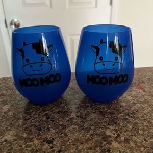 Get in on the Moovement with this Moo Moo smiling cow face cow wine glasses